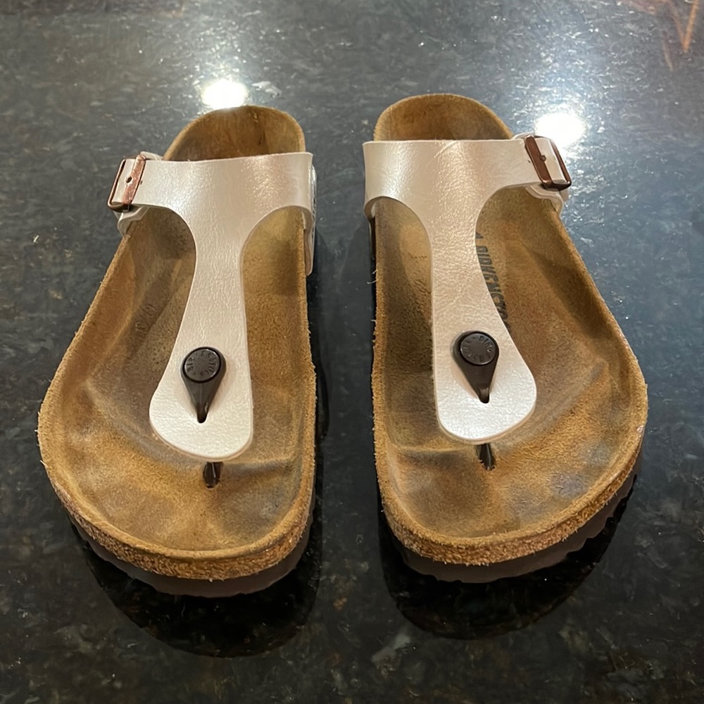 Birkenstock Gizeh Sandals, size 39 (8), shiny pearl/oyster  color